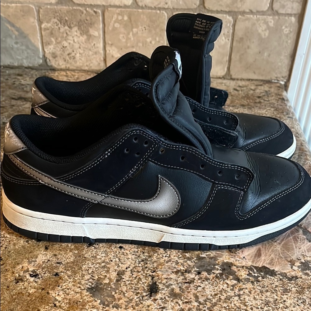 Nike Men's Black and Silver Low-Top Sneakers
